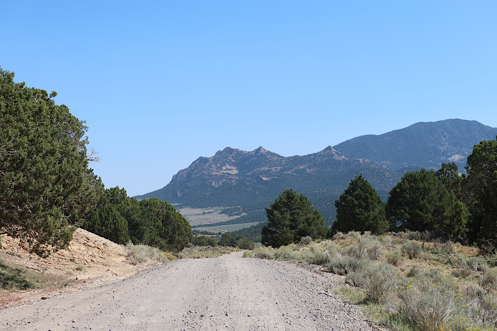 Approaching the last hill of the unpaved section.