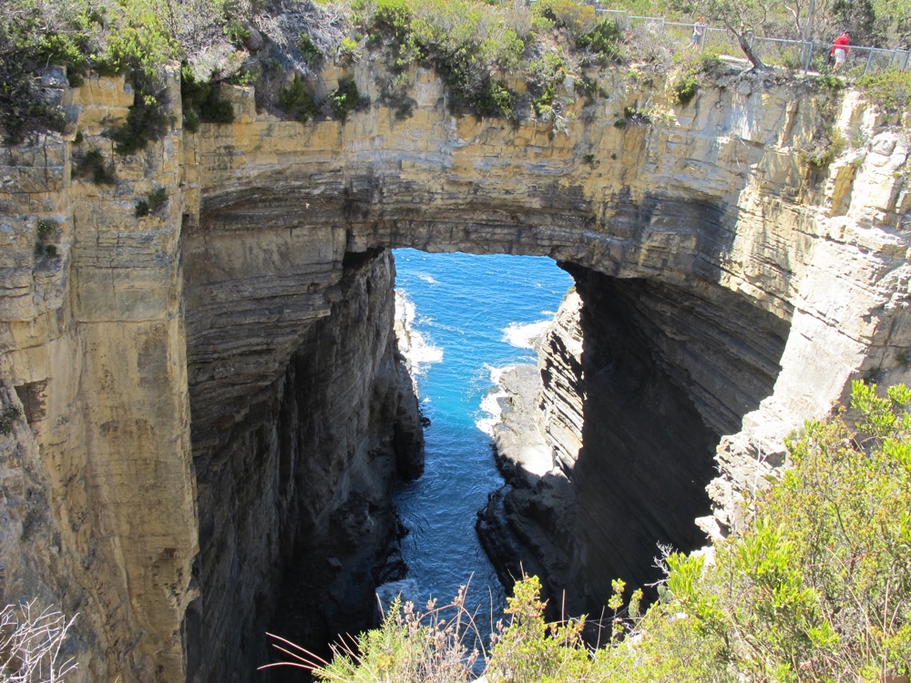 If there&#8217;s one thing Tasmania has made clear to me it&#8217;s that the human eye can deal with a lot more range in light/shadow than a camera. Sunny day at the Tasman Arch.