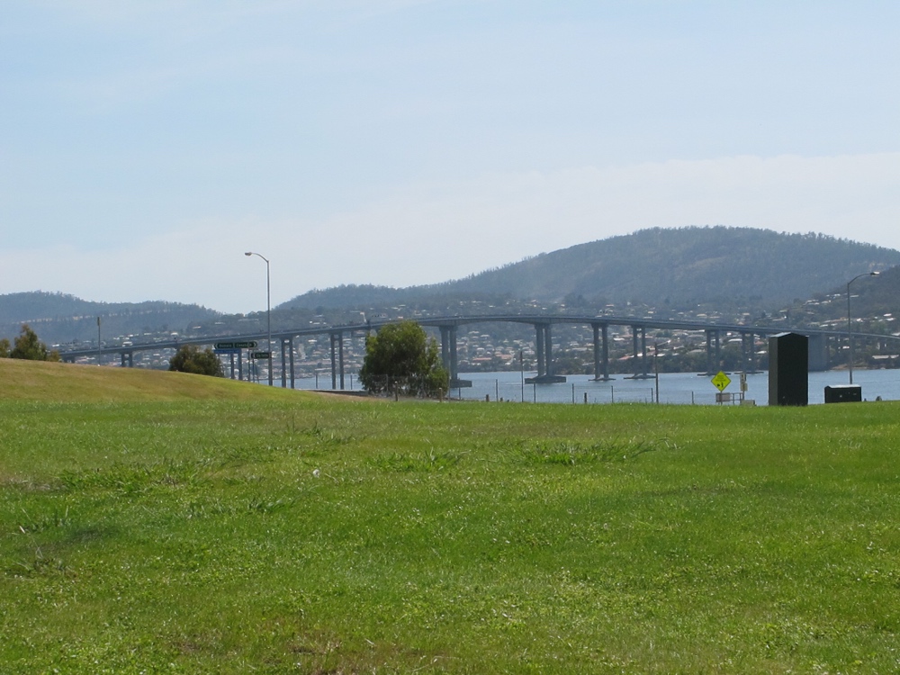 The path gave a nice view of the Tasman bridge, which I didn&#8217;t go over (I gather it&#8217;s really no fun at all on a bike).
